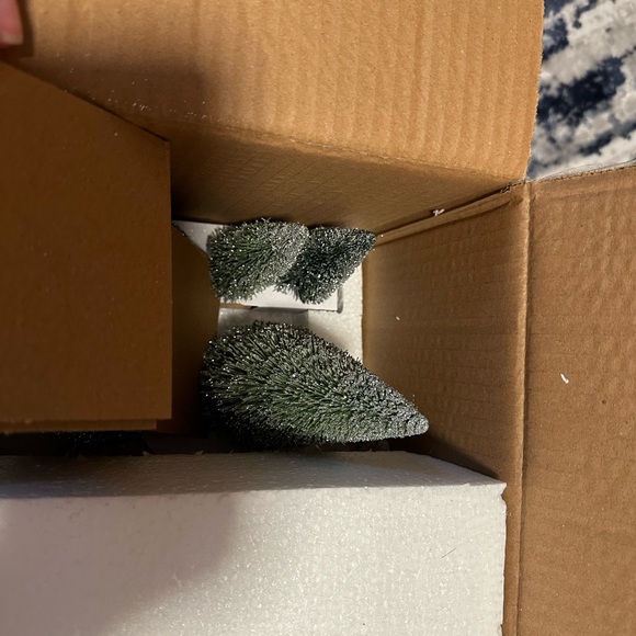 10pc Battery Operated Ceramic Christmas Village Kit White/ Black Wondershop - Picture 7 of 8